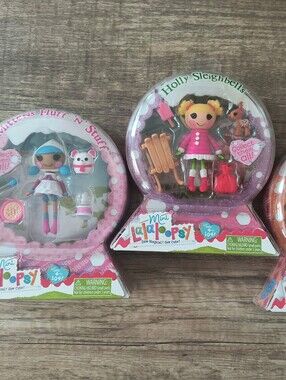 MGA Ent. Holly Sleigbells Mittens Fluff N Stuff Bea Spells A Lot Mini Dolls